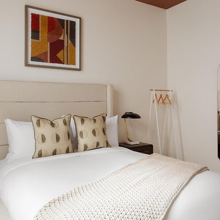 Found Hotel Chicago River North Экстерьер фото