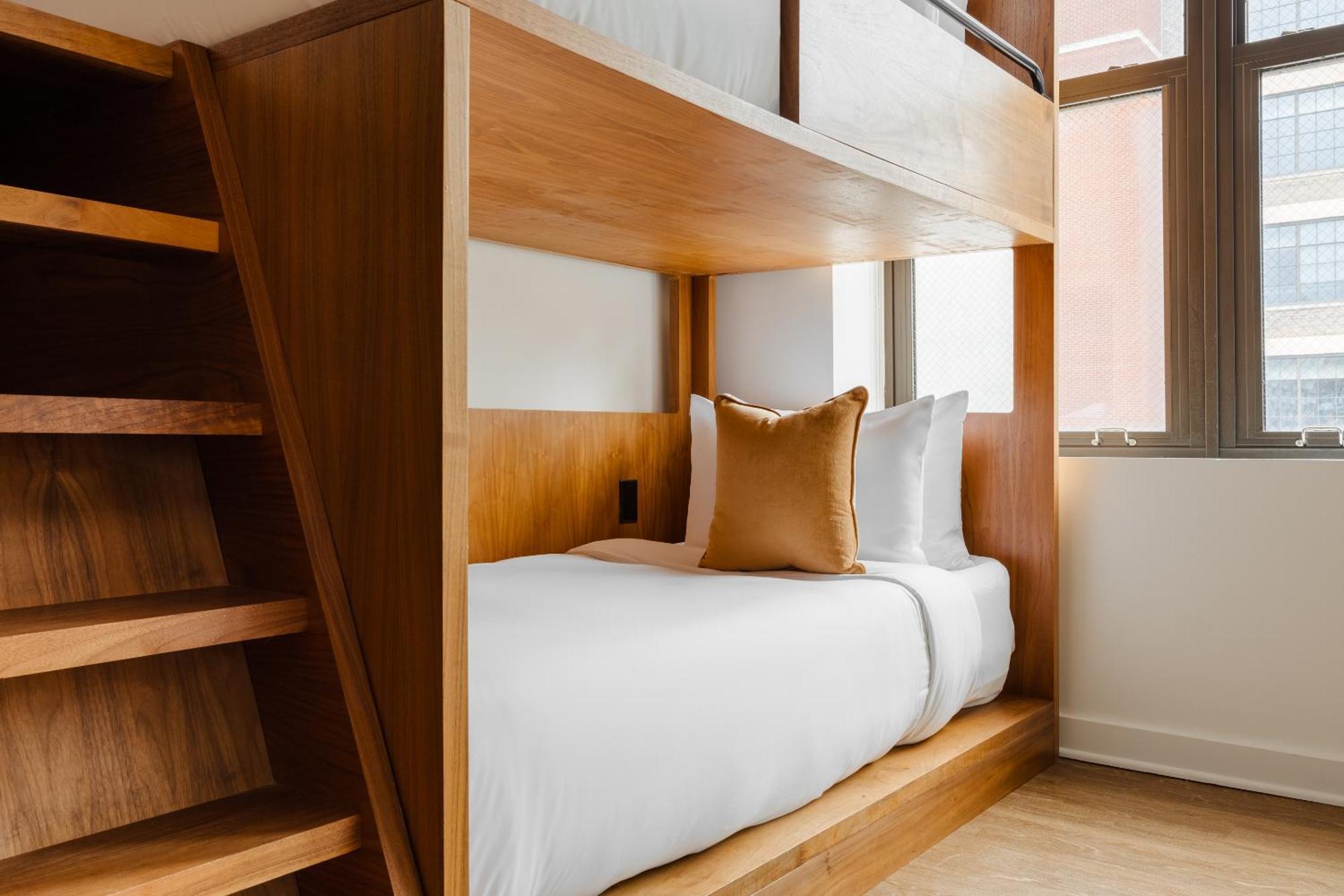 Found Hotel Chicago River North Экстерьер фото