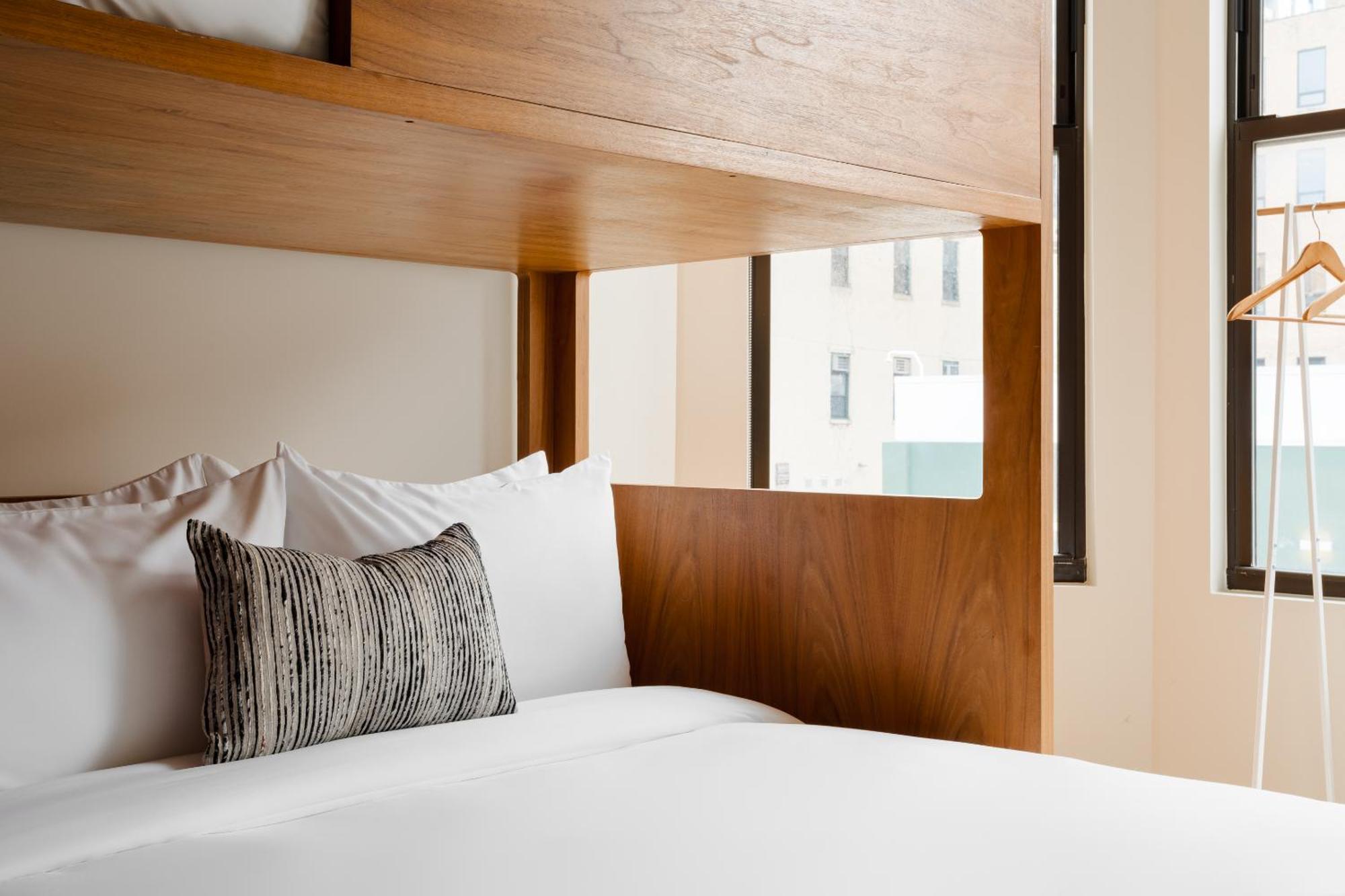 Found Hotel Chicago River North Экстерьер фото