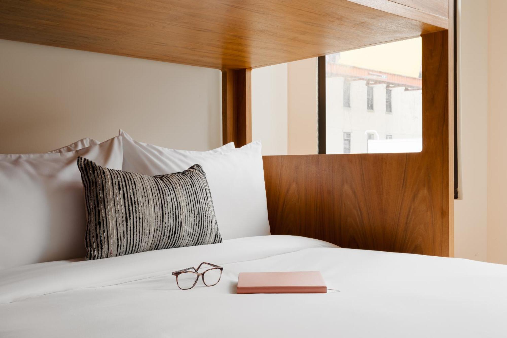 Found Hotel Chicago River North Экстерьер фото