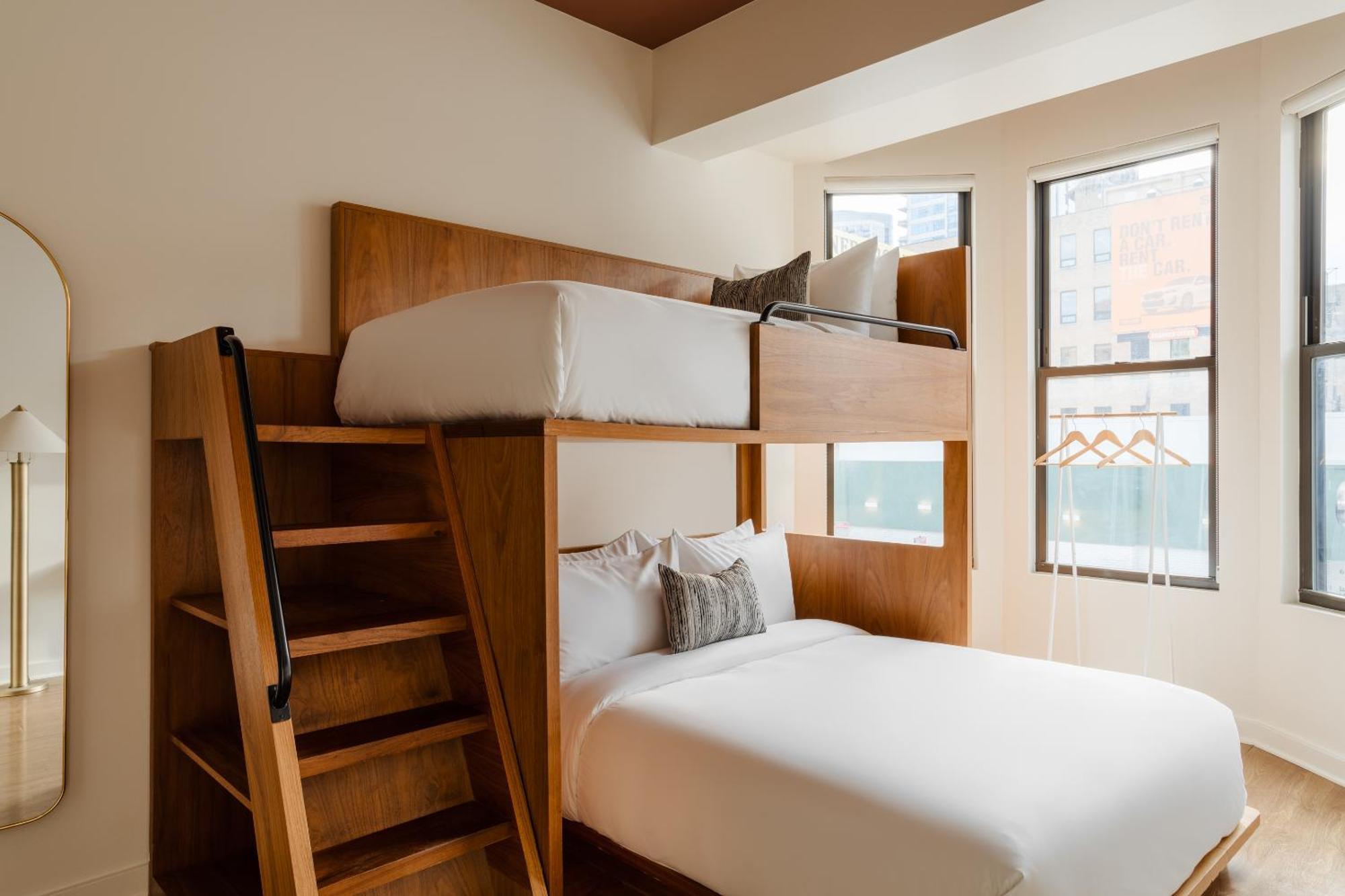 Found Hotel Chicago River North Экстерьер фото