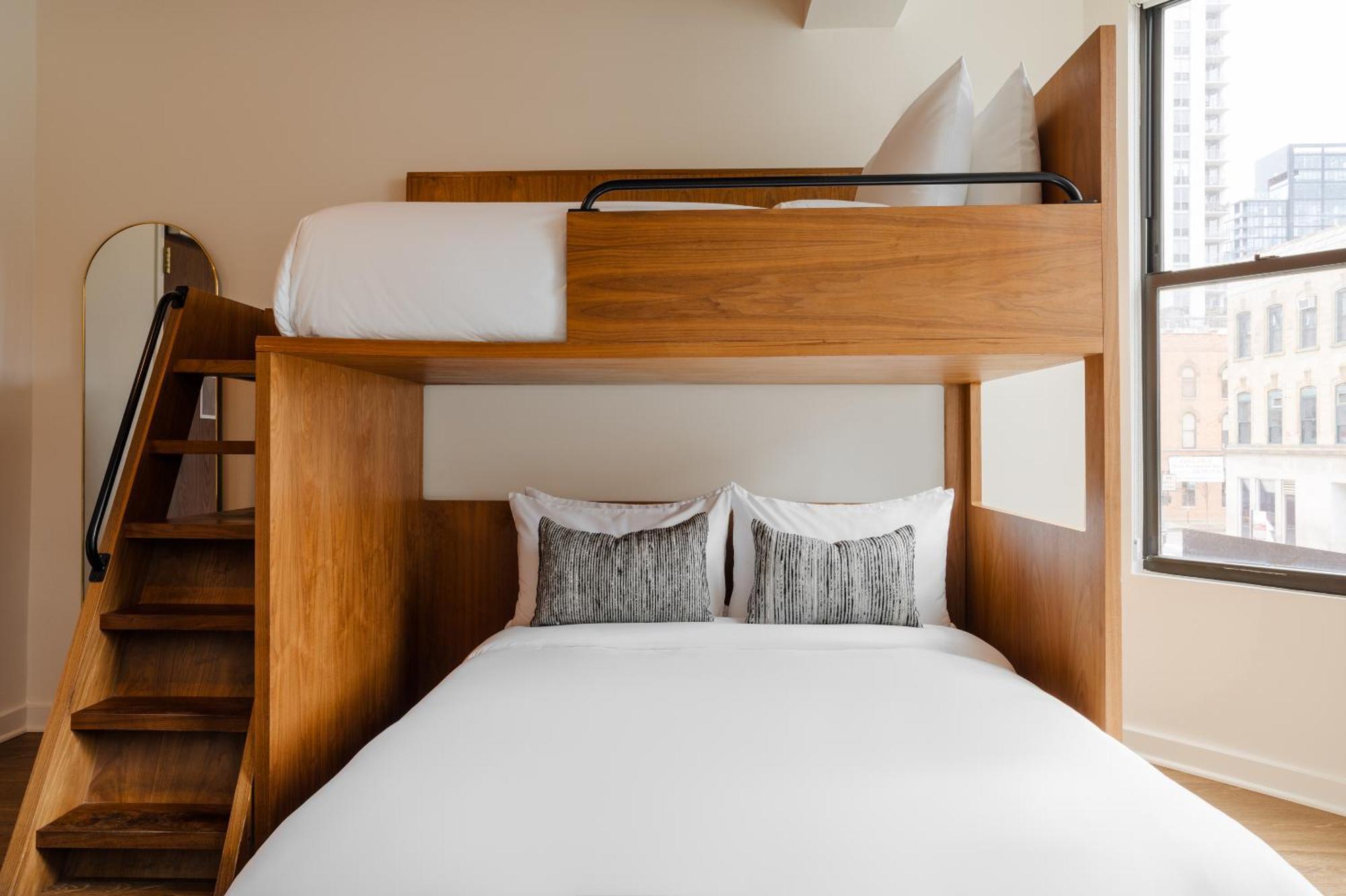 Found Hotel Chicago River North Экстерьер фото