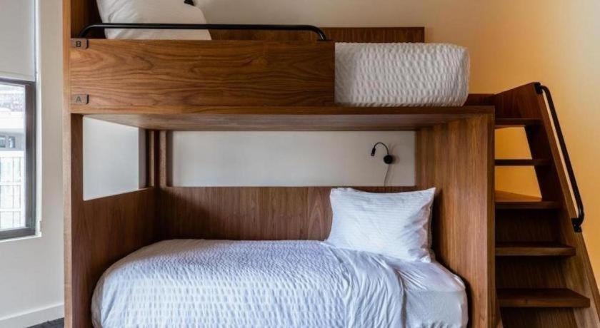 Found Hotel Chicago River North Экстерьер фото