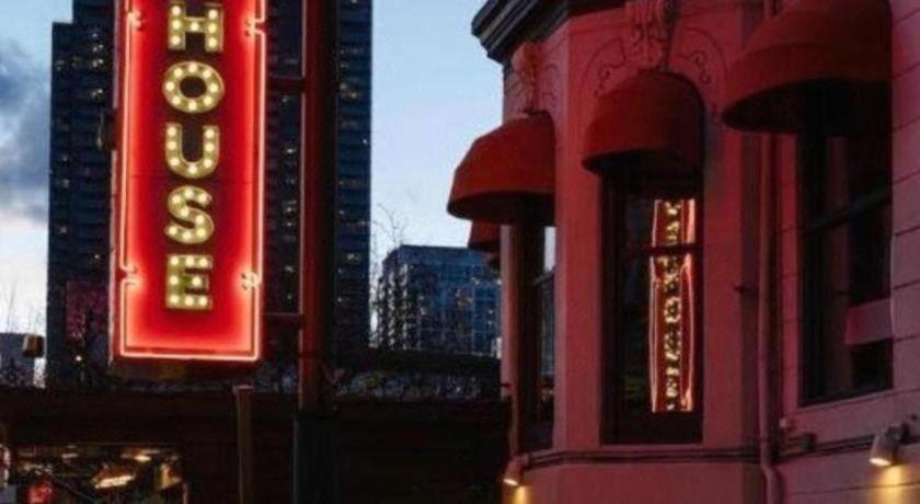 Found Hotel Chicago River North Экстерьер фото