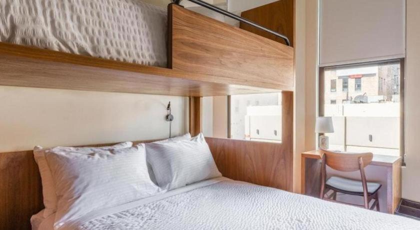 Found Hotel Chicago River North Экстерьер фото